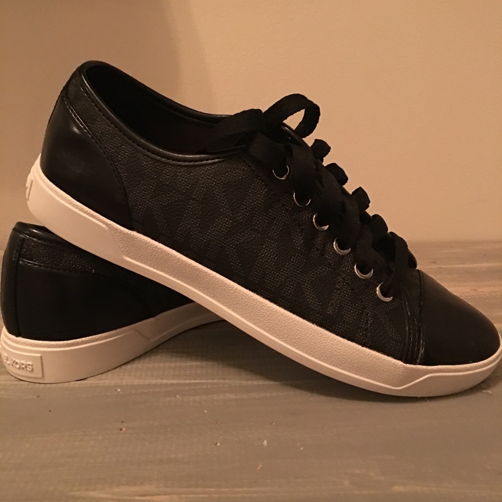NWOB Michael Kors Sneakers - Picture 2 of 7